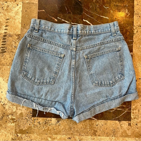 Women’s SZ 6 HALSTON JEANSWEAR Medium Blue High Rise Denim Shorts with Studs - Picture 5 of 13